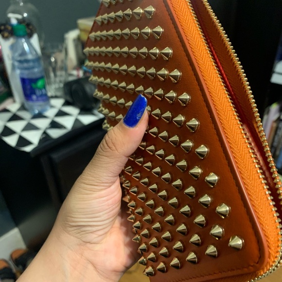 'Panettone' Spiked Wallet
CHRISTIAN LOUBOUTIN - Picture 2 of 6